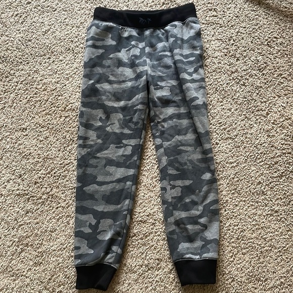 Place Other - Children’s Place size 7 / 8 Med camo, gray, soft, comfy joggers